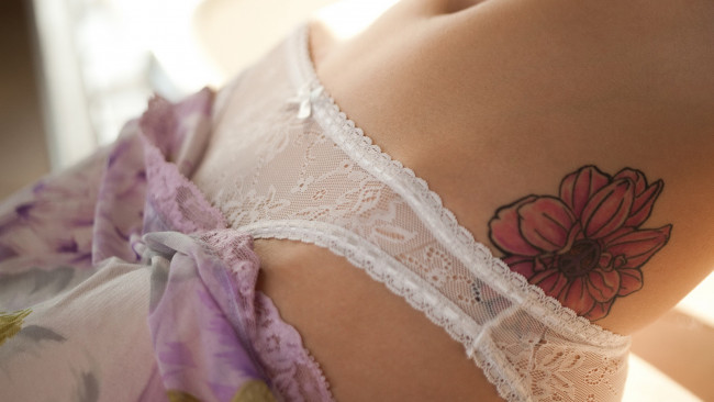 Обои картинки фото -Unsort Женские прелести, девушки, unsort, женские, прелести, тату, цветок, elizabeth, marxs