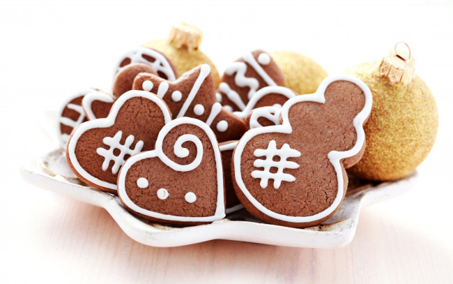 Обои картинки фото праздничные, угощения, праздник, печенье, шарики