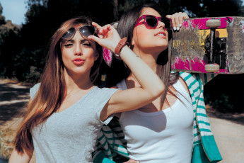 Картинка девушки -unsort+ группа+девушек шатенки стильные