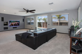 Картинка интерьер гостиная colors style furniture fireplace living room цветы стиль мебель камин