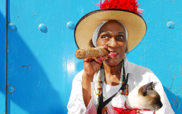 Картинка девушки -unsort+ темнокожие старуха шляпа бусы кот сигара