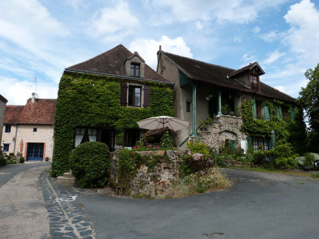 Обои картинки фото гаржилес-дампьер франция, города, - улицы,  площади,  набережные, гаржилес-дампьер, франция, дома, улица, ландшафт