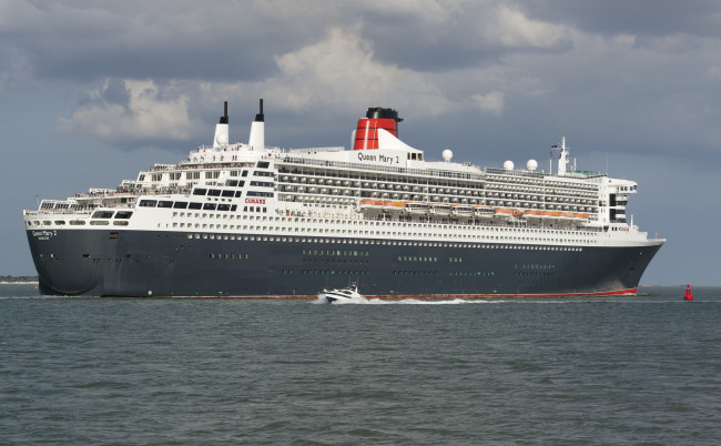 Обои картинки фото корабли, лайнеры, буксир, море, лайнер