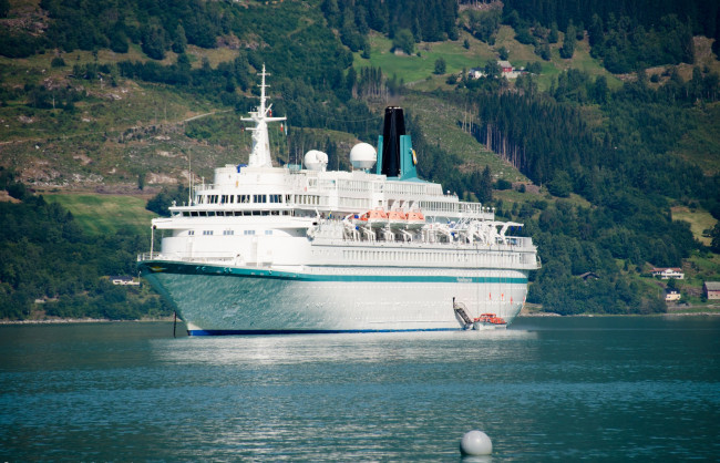 Обои картинки фото корабли, лайнеры, river, река, лайнер, liner