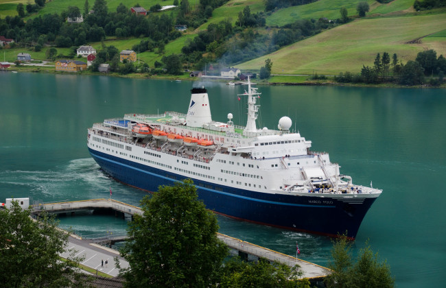 Обои картинки фото корабли, лайнеры, river, liner, река, лайнер