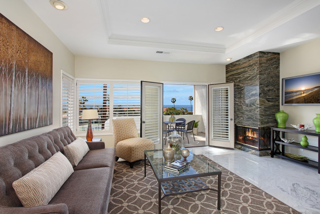 Обои картинки фото интерьер, гостиная, мебель, цветы, дизайн, оформление