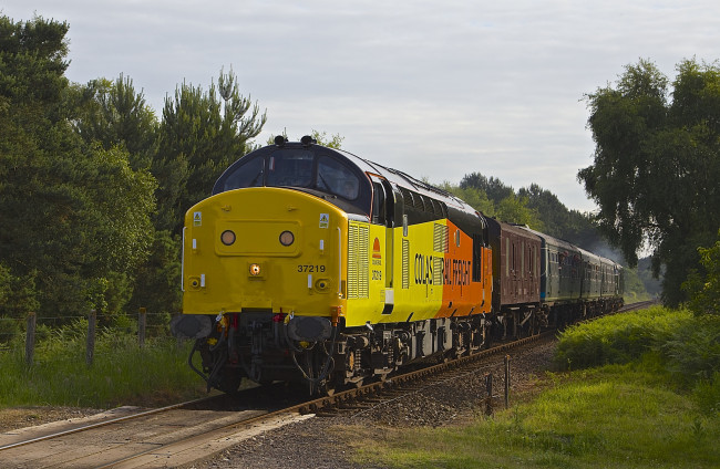 Обои картинки фото техника, поезда, железная, дорога, рельсы, локомотив, состав