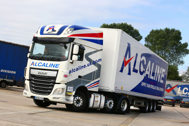 Обои картинки фото автомобили, daf , выставка, улица, daf, xf, 460, 6x2, ft, super, space, cab, uk-spec, 2013г