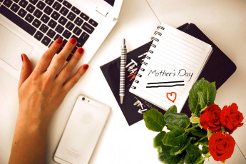 Картинка праздничные день+матери надпись розы блокнот телефон