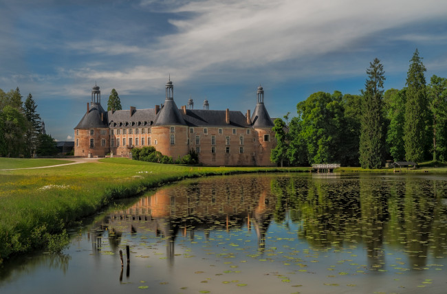 Обои картинки фото saint fargeau, города, замки франции, простор