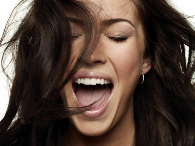 Обои картинки фото девушки, megan fox, актриса, шатенка, лицо, крик