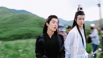 Картинка разное знаменитости ван ибо сяо чжань костюмы съемки стафф