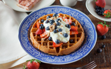 Картинка еда блины +оладьи ягоды вафли клубника черника десерт