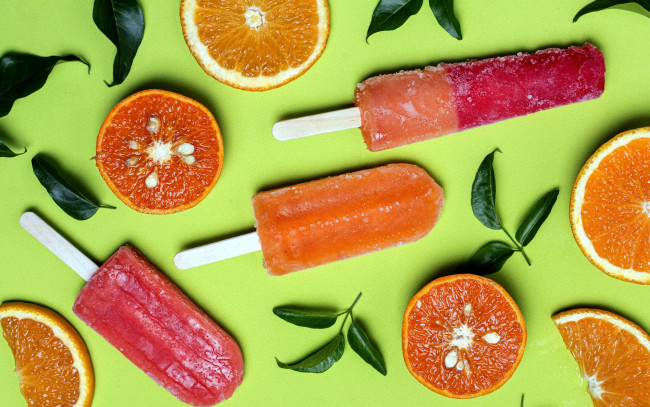 Обои картинки фото еда, мороженое,  десерты, апельсин, листья