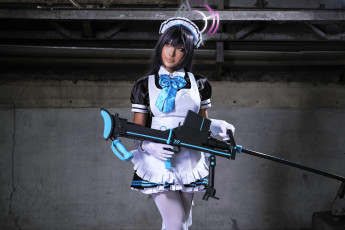 Картинка девушки nonsummerjack образ костюм косплей горничная оружие