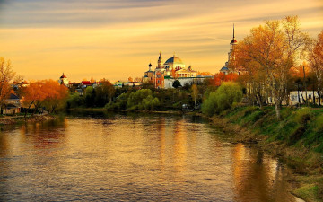 Картинка торжок города -+улицы +площади +набережные здания река деревья осень