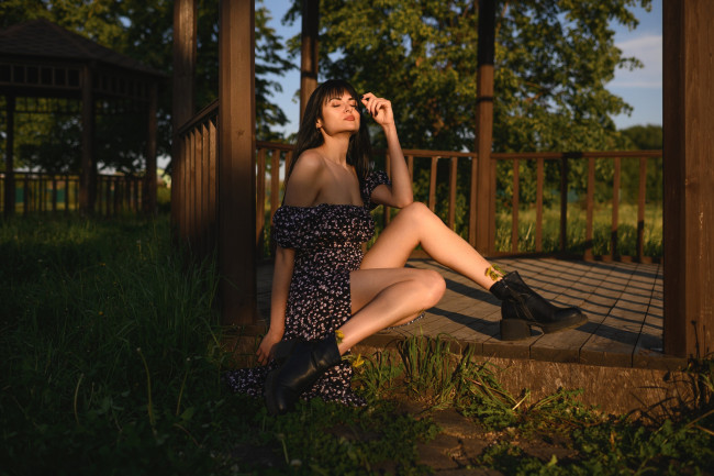 Обои картинки фото девушка - girl, девушки, - брюнетки,  шатенки, девушка, женщина, брюнетка, темноволосая, сексуальная, модель, звезда, позирует, разная, обувь, верхняя, стильная, одежда, нижнее, эротическое, бельё, трусы, лифчик, колготки, чулки, аксессуары, макияж, и, множество, элементов, на, фотографии