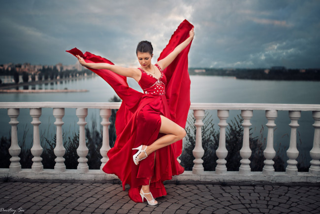 Обои картинки фото девушка - girl, девушки, - брюнетки,  шатенки, девушка, женщина, брюнетка, темноволосая, сексуальная, модель, звезда, позирует, разная, обувь, верхняя, стильная, одежда, нижнее, эротическое, бельё, трусы, лифчик, колготки, чулки, аксессуары, макияж, и, множество, элементов, на, фотографии