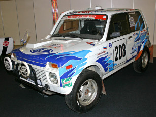 Картинка автомобили выставки уличные фото