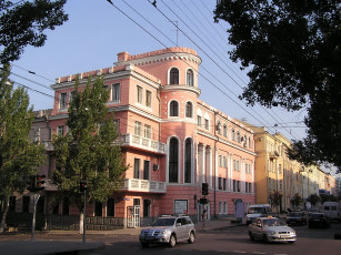 Картинка города здания дома донецк авто деревья светофор