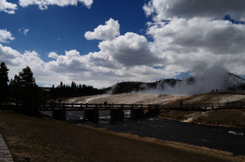 Картинка river at grand prismatic springs монтана природа реки озера река облака мост