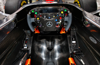 Картинка автомобили спидометры торпедо мерседес