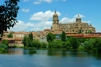 обоя испания саламанка, города, - улицы,  площади,  набережные, деревья, дома, испания, саламанка, река, дворец, salamanca