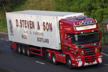 Картинка scania+r560 автомобили scania+ выставка улица грузовик тяжелый седельный тягач