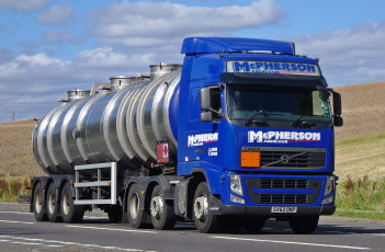 Картинка volvo+fh автомобили volvo+trucks+ выставка улица грузовик седельный тягач тяжелый