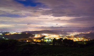 Картинка города -+огни+ночного+города огни небо облака город