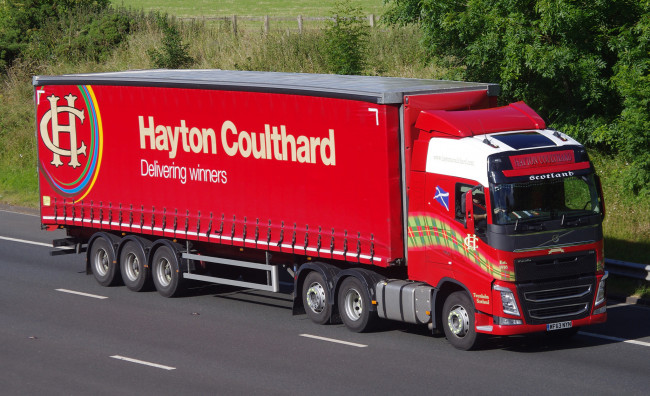 Обои картинки фото volvo fh, автомобили, volvo trucks , выставка, улица, грузовик, тягач, тяжелый, седельный