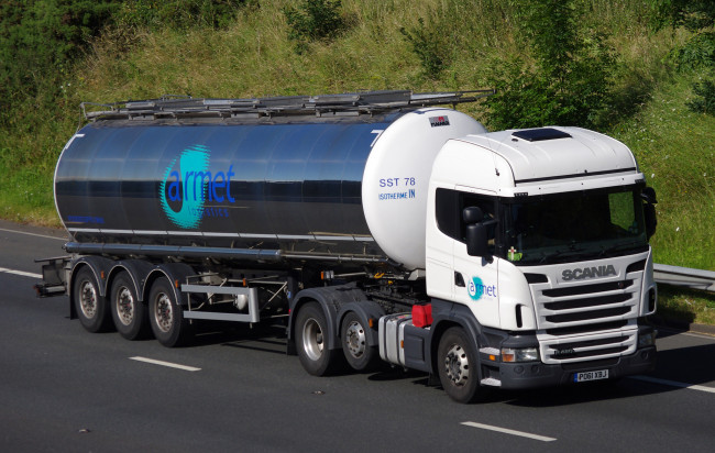 Обои картинки фото scania r480, автомобили, scania , выставка, улица, тягач, седельный, тяжелый, грузовик