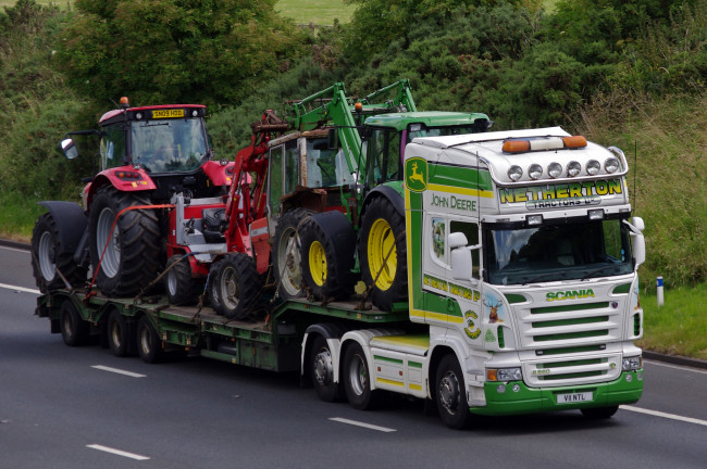 Обои картинки фото scania r560, автомобили, scania , выставка, улица, тяжелый, грузовик, тягач, седельный