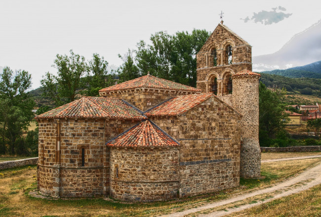 Обои картинки фото salvador de cantamuda испания, города, - здания,  дома, salvador, de, cantamuda, испания, дома