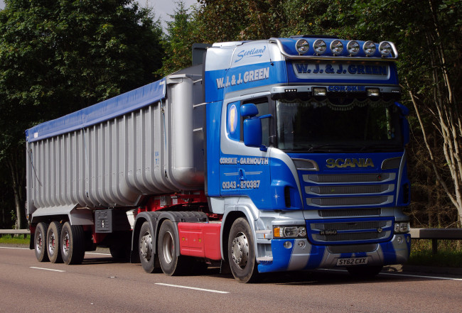 Обои картинки фото scania r560, автомобили, scania , выставка, улица, тягач, грузовик, тяжелый, седельный