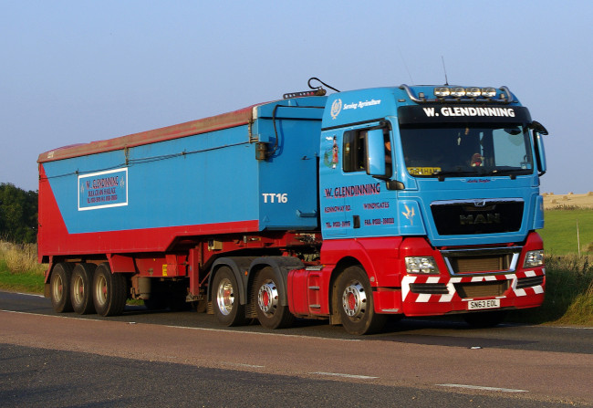 Обои картинки фото daf xf, автомобили, daf , выставка, улица, тягач, седельный, грузовик, тяжелый