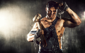 Картинка мужчины -+unsort комбинезон молот кувалда работяга чумазый парень