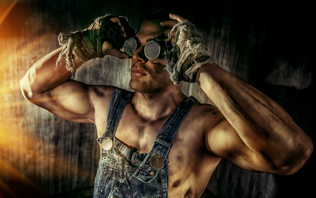 Обои картинки фото мужчины, - unsort, очки, руки, работяга, чумазый, парень