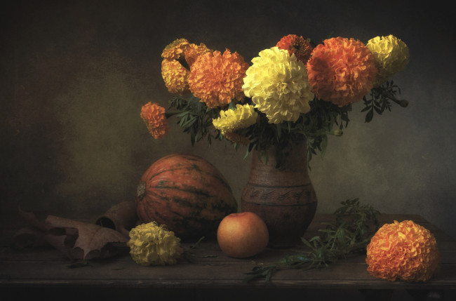 Обои картинки фото еда, натюрморт, цветы, подушка, щенок