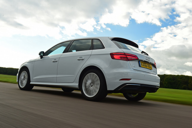 Обои картинки фото автомобили, audi, uk-spec, e-tron, sportback, a3