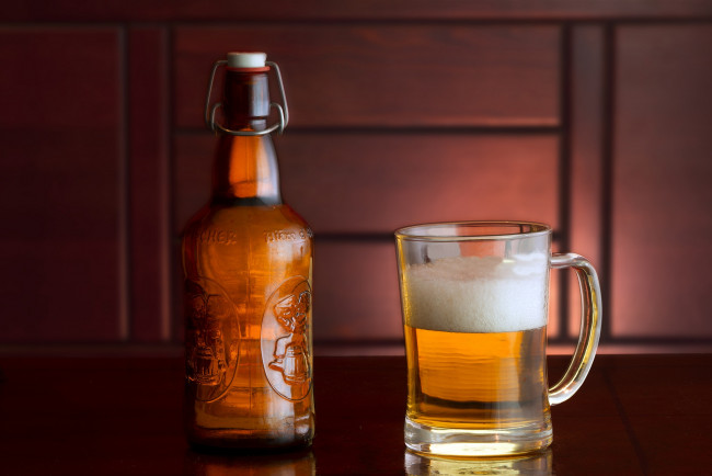 Обои картинки фото еда, напитки,  пиво, бутылка, кружка