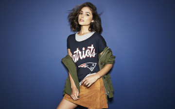 Картинка девушки olivia+culpo модель шатенка куртка футболка юбка