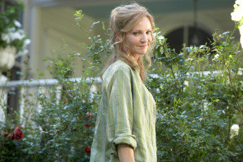 обоя кино фильмы, hachiko,  a dogs story, женщина, кусты, розы