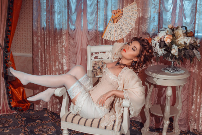 Обои картинки фото бестия, девушки, - брюнетки,  шатенки, девушка, женщина, шатенка, темноволосая, сексуальная, модель, звезда, позирует, разная, обувь, верхняя, стильная, одежда, нижнее, эротическое, бельё, трусы, лифчик, колготки, чулки, аксессуары, макияж, и, множество, элементов, на, фотографии