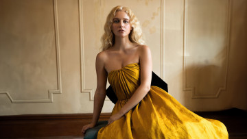 Картинка julia+schlaepfer+october+2023 девушки -+блондинки +светловолосые джулия шлепфер актриса желтый блондинка белвью вашингтон сша