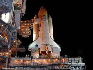 Картинка discovery at night космос космодромы стартовые площадки