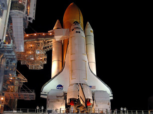Картинка discovery at night космос космодромы стартовые площадки