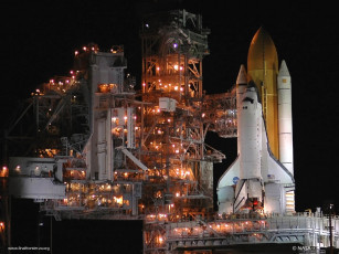 Картинка discovery at night космос космодромы стартовые площадки