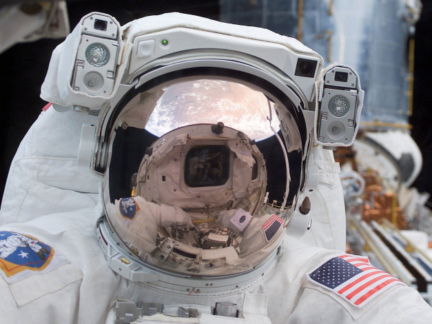 Обои картинки фото hard, at, work, космос, астронавты, космонавты