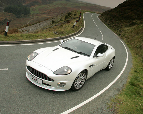 Обои картинки фото aston, martin, vanquish, автомобили